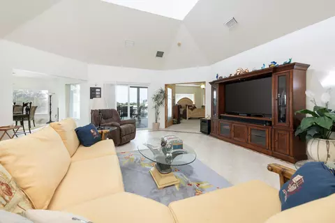 Living - 114 Avenue E, Marathon, FL 33050 photo 2 of 3