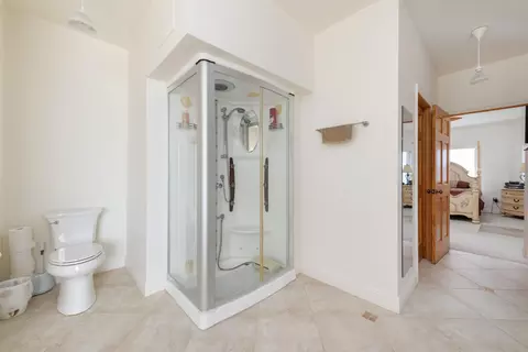 Bath - 114 Avenue E, Marathon, FL 33050 photo 3 of 7