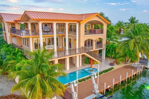 1152 W Shore Dr, Big Pine Key, FL 33043
