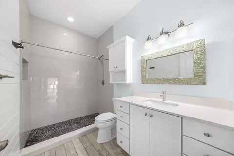 Bath - 774 Bostwick Dr, Key Largo, FL 33037 photo 3 of 3