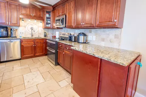 Kitchen - 201 B David Ln, Marathon, FL 33050 photo 4 of 5