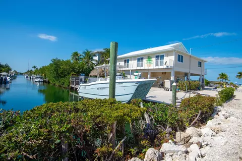 Exterior - 201 B David Ln, Marathon, FL 33050 photo 2 of 14