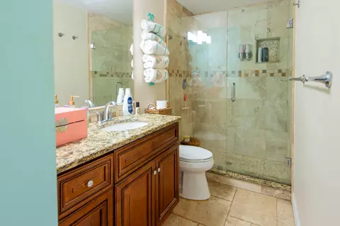 Bath - 201 B David Ln, Marathon, FL 33050 photo 1 of 3
