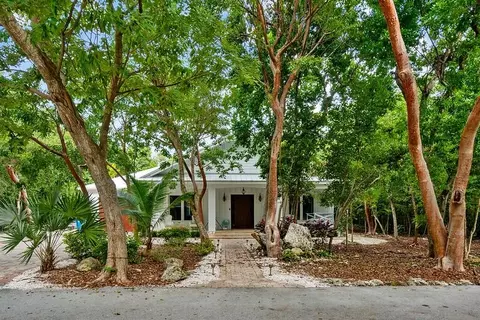 29 Flamingo Hammock Rd, Islamorada, FL 33036