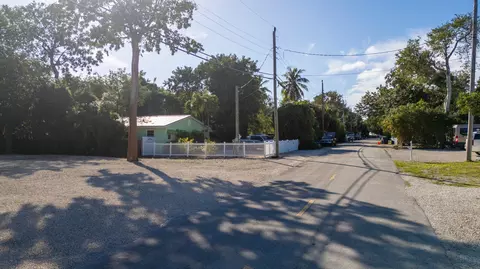 236 Lignumvitae Dr, Key Largo, FL 33037 photo 2