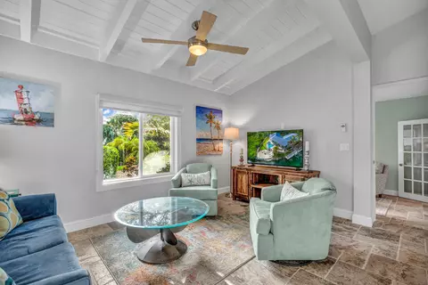 Living - 783 Pattison Dr, Cudjoe Key, FL 33042 photo 6 of 9