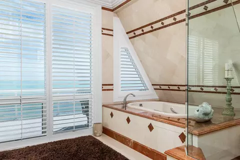 Bath - 8 Ocean E, Marathon, FL 33050 photo 2 of 11