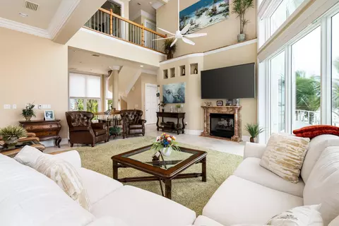 Living - 8 Ocean E, Marathon, FL 33050 photo 4 of 7