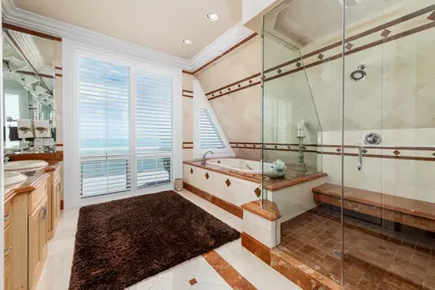 Bath - 8 Ocean E, Marathon, FL 33050 photo 3 of 11