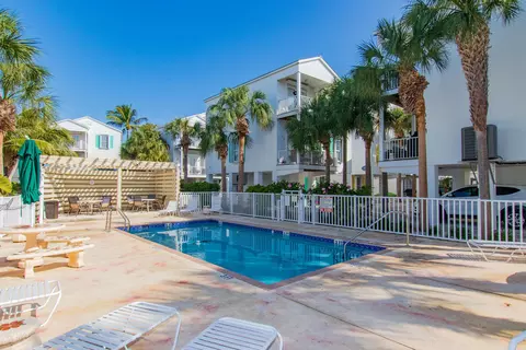 Exterior - 333 25th St, Marathon, FL 33050 photo 6 of 8