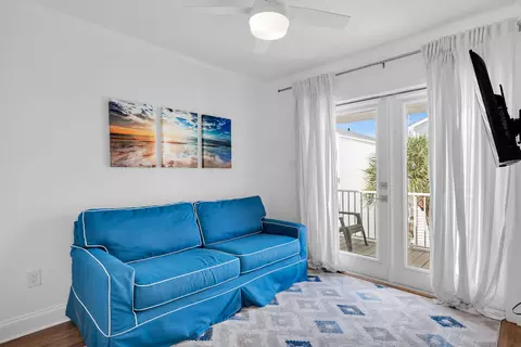 Living - 333 25th St, Marathon, FL 33050 photo 4 of 4