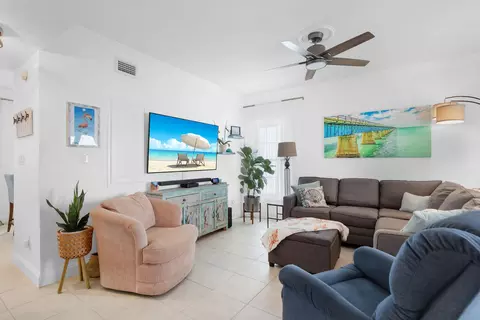Living - 333 25th St, Marathon, FL 33050 photo 1 of 4