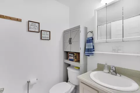 Bath - 333 25th St, Marathon, FL 33050 photo 2 of 4