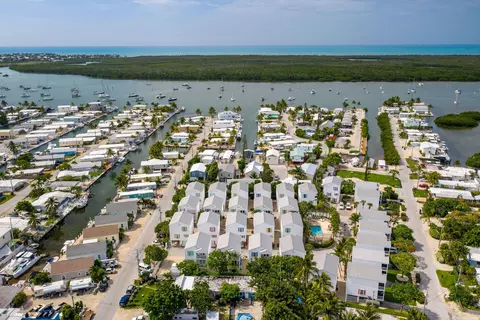 View/Area - 333 25th St, Marathon, FL 33050 photo 2 of 2