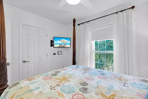 Bedroom - 333 25th St, Marathon, FL 33050 photo 5 of 5