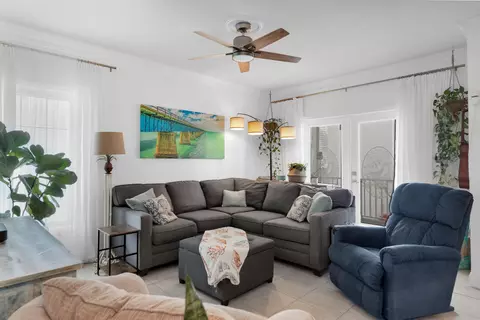 Living - 333 25th St, Marathon, FL 33050 photo 2 of 4