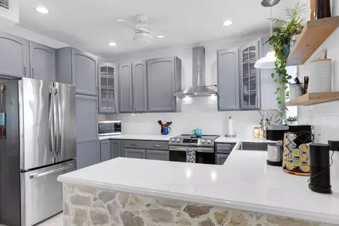 Kitchen - 333 25th St, Marathon, FL 33050 photo 4 of 5