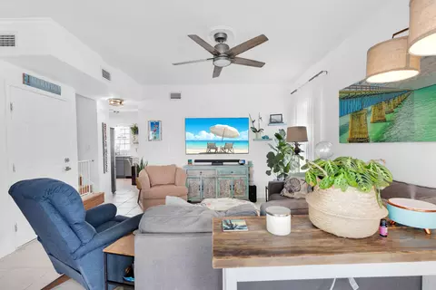 Living - 333 25th St, Marathon, FL 33050 photo 3 of 4