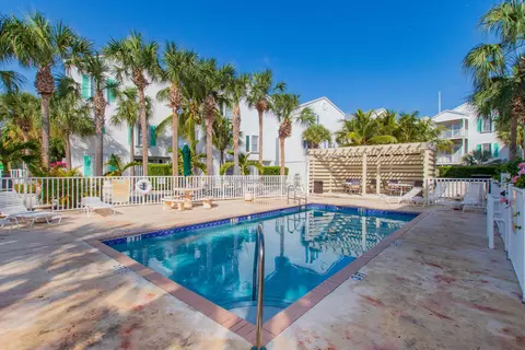 Exterior - 333 25th St, Marathon, FL 33050 photo 7 of 8