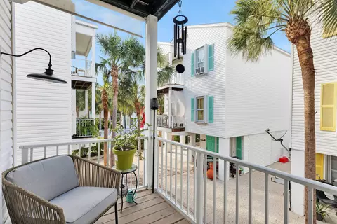Exterior - 333 25th St, Marathon, FL 33050 photo 2 of 8