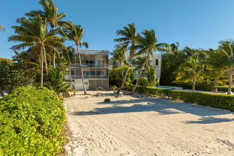 Exterior - 218 Gulfview Dr, Islamorada, FL 33036 photo 5 of 11