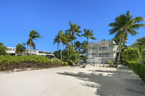 Exterior - 218 Gulfview Dr, Islamorada, FL 33036 photo 6 of 11
