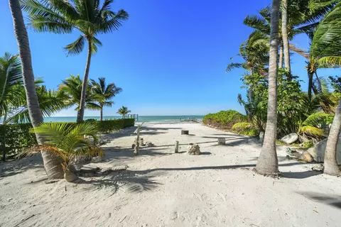 View/Area - 218 Gulfview Dr, Islamorada, FL 33036 photo 7 of 19