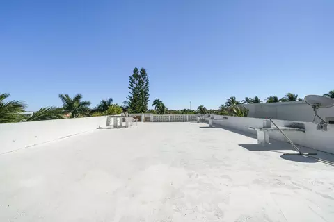 Exterior - 218 Gulfview Dr, Islamorada, FL 33036 photo 10 of 11