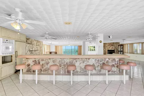 Dining - 218 Gulfview Dr, Islamorada, FL 33036 photo 1 of 1