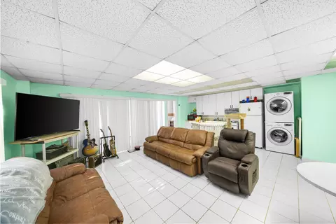 Living - 218 Gulfview Dr, Islamorada, FL 33036 photo 1 of 1