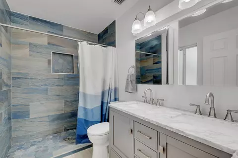 Bath - 461 Barracuda Blvd, Key Largo, FL 33037 photo 1 of 2