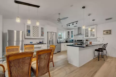 Kitchen - 461 Barracuda Blvd, Key Largo, FL 33037 photo 1 of 4