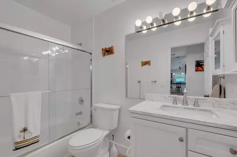 Bath - 461 Barracuda Blvd, Key Largo, FL 33037 photo 2 of 2