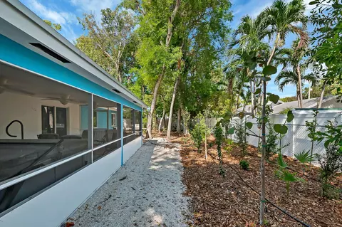 Exterior - 461 Barracuda Blvd, Key Largo, FL 33037 photo 4 of 9