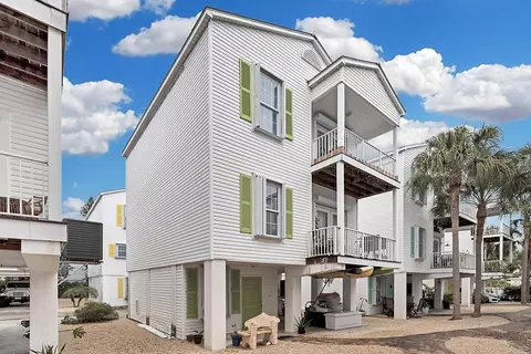 Exterior - 335 25th St #335, Marathon, FL 33050 photo 8 of 11