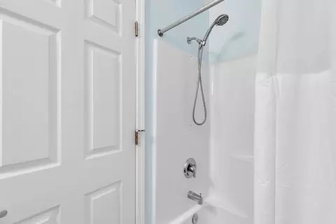 Bath - 335 25th St #335, Marathon, FL 33050 photo 3 of 4