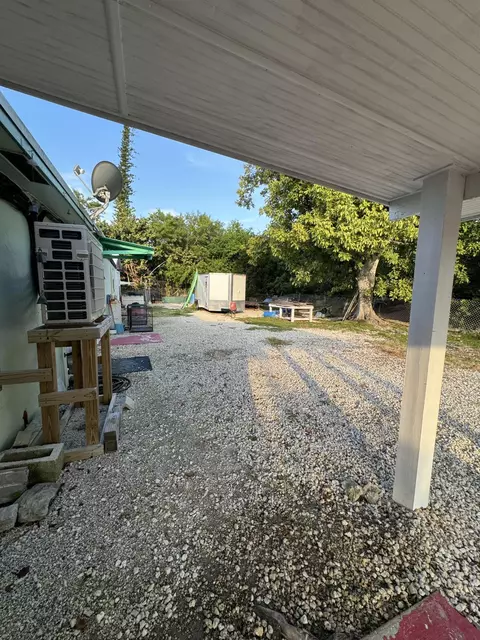 Exterior - 350 E Sandy Cir, Big Pine Key, FL 33043 photo 6 of 10