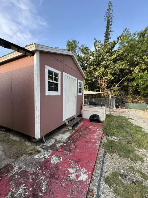 Exterior - 350 E Sandy Cir, Big Pine Key, FL 33043 photo 5 of 10