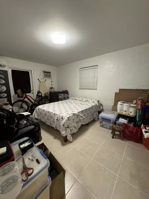 Bedroom - 350 E Sandy Cir, Big Pine Key, FL 33043 photo 1 of 6