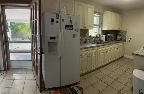 Kitchen - 350 E Sandy Cir, Big Pine Key, FL 33043 photo 1 of 4