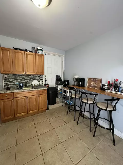 Kitchen - 350 E Sandy Cir, Big Pine Key, FL 33043 photo 3 of 4