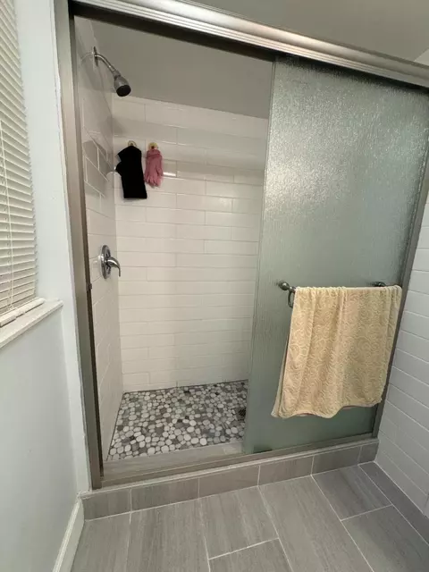 Bath - 350 E Sandy Cir, Big Pine Key, FL 33043 photo 2 of 3