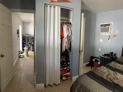 Bedroom - 350 E Sandy Cir, Big Pine Key, FL 33043 photo 6 of 6