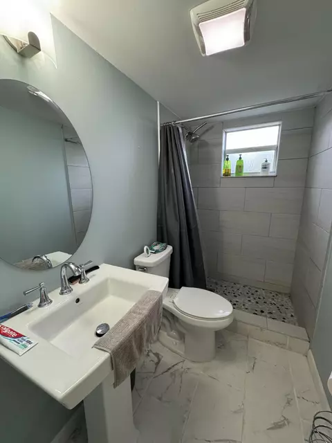 Bath - 350 E Sandy Cir, Big Pine Key, FL 33043 photo 1 of 3