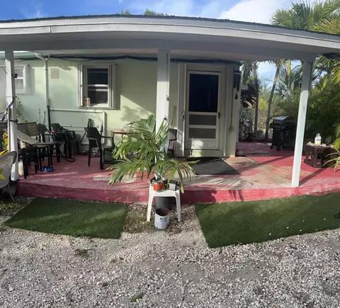 Exterior - 350 E Sandy Cir, Big Pine Key, FL 33043 photo 1 of 10