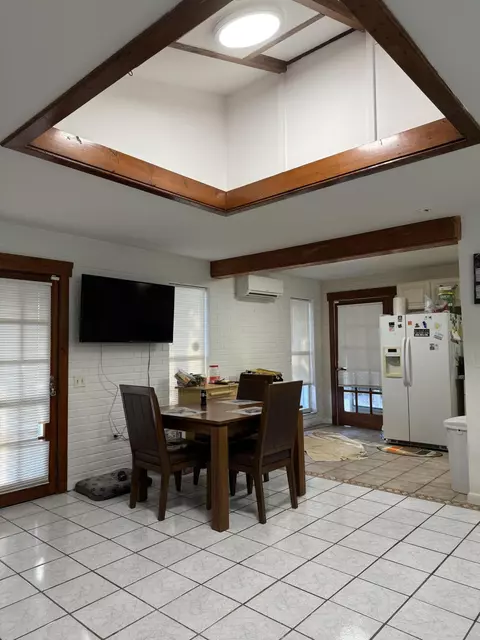Dining - 350 E Sandy Cir, Big Pine Key, FL 33043 photo 1 of 1