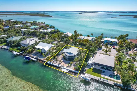 345 S Point Dr, Sugarloaf Key, FL 33042