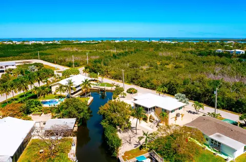 1824 Sunrise Dr, Big Pine Key, FL 33043