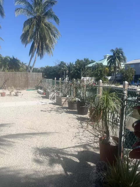 27456 Martinique Ln, Ramrod Key, FL 33042
