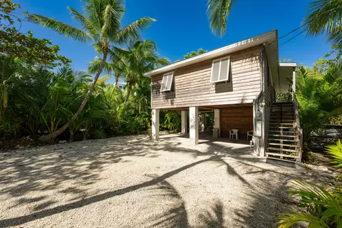 17213 Snapper Ln, Sugarloaf Key, FL 33042